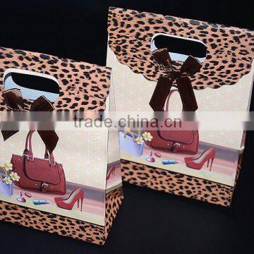 Hot Sale Fashionable Custom Paper Gift Bag Print With Cut Handle photo-2
