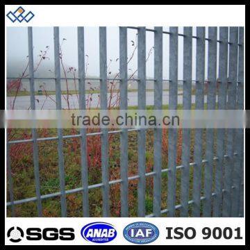 fence made of galvanized grating