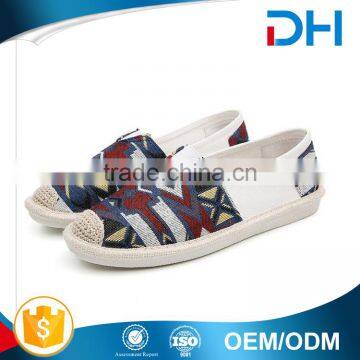 Woman Slip-on Weave Fashion Canvas Shoes With Different Color photo-5