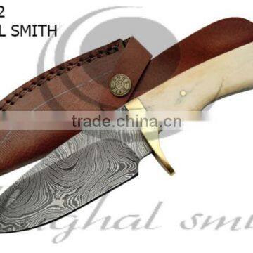 Damascus steel knife with camel bone handle ms7172