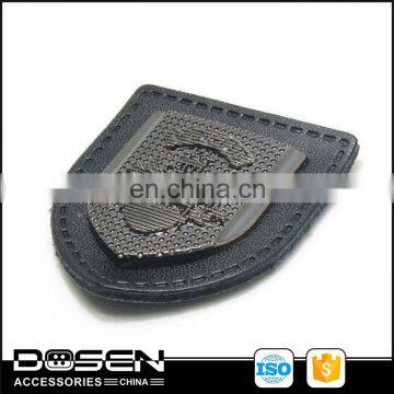 Wholesale factory direct custom metal badge plate on the black leather badge for garment accessories.