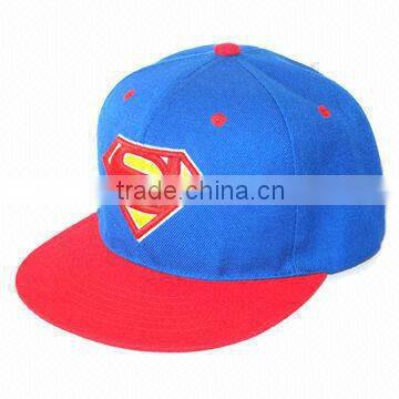 Flat visor/snap back cap with fashionable design