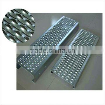 hot sale and sample free galvanized checkered plate/aluminum checker plate tool with all kinds of hole shape(China Manufacturer)