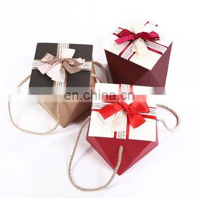 2020 Newest Design Decoration Dessert Packaging with Handle Christmas Paper Gift Boxes Closure Ribbons