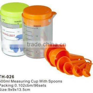 plastic measuring cup with lid