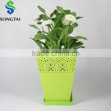 crown plastic flower pot in square shape