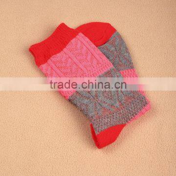 China Traditional Knitted Wholesale Polyester Stripped Sport Socks photo-4