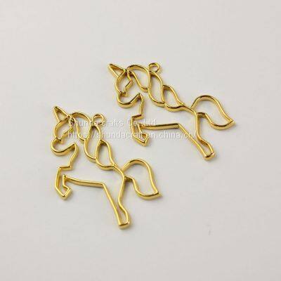 Wholesale Custom Multifunctional Hanging Metal Horse Animal Buckle Accessories For Kids For Gifts