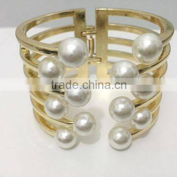 FASHION PEARL CHUNKY HINGED BANGLE