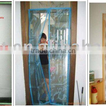 Magnetic door screen