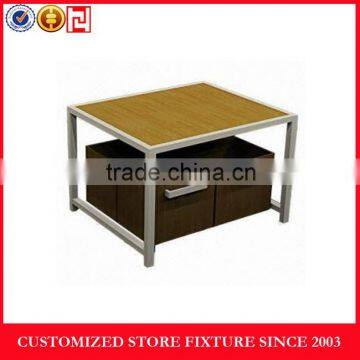 Good appearance clothing table display stand with chairs