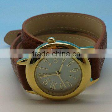 new arrival charming gold alloy case fashionable long leather strap women watches