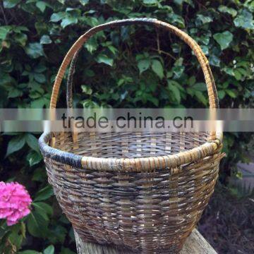 2016 hot sale cheap large natural color wicker egg Basket with handle
