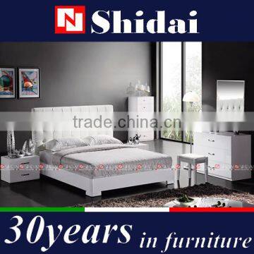 Modern Bedroom White Lacquer Exterior Queen size bed Crystal furniture B513