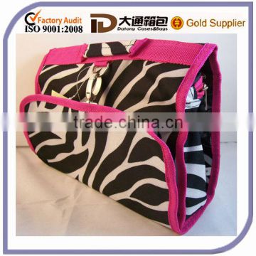 Camouflage folding polyester cosmetic bag with handle and zipper pocket