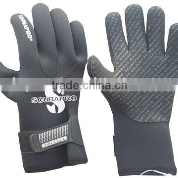 web-fingered neoprene swimming and diving gloves