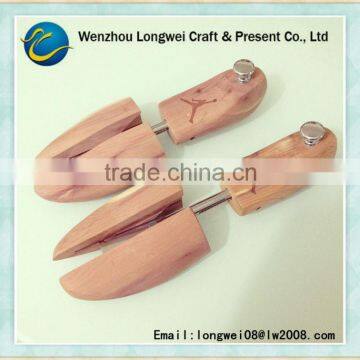shoe tree cedar/durable shoe stretcher/blow molding tree climbing shoes