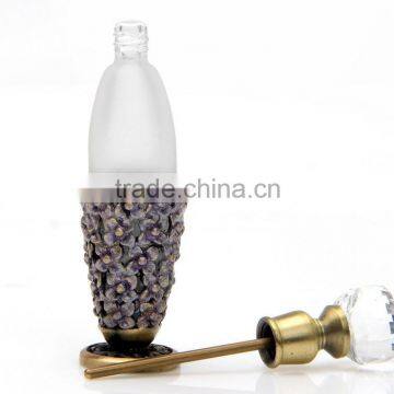 Vintage Perfume Atomizer Bottle Glass Metal Material Europe Popular Crystal Glass Bottle photo-5