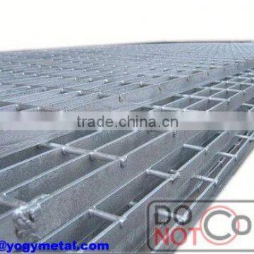 Heavy duty anti skid steel grating