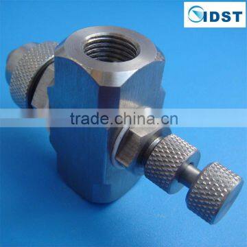 Adjustable air atomizing nozzles