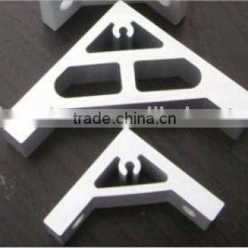 Aluminium profile corner joint