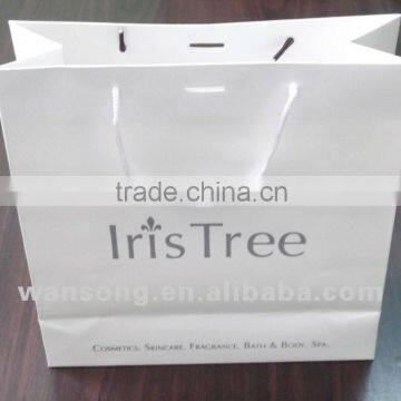 paper shopping bag with natural handle