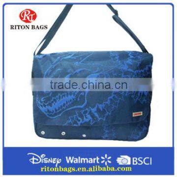 2016 Stylish Design of Triangle Messenge Bags Man with Wide Straps with Full Linings
