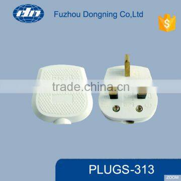 313 13A Switched universal travel adapter