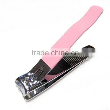 Nail clipper with wraping rubber on top