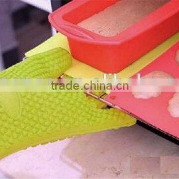 Lovely kitchen silicone cooking gloves