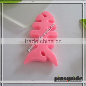 China Manufacturer Eco-friendly Good Quality Soft PVC Fish Bone Earphone Cable Winder For Girl Decoration