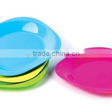 Colorful bulk plastic plates