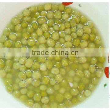 Fresh green peas in canned