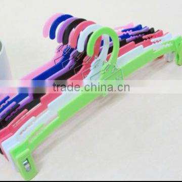 A Colorful Plastic Bulk Clothes Hangers