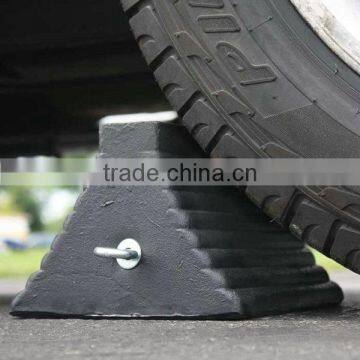 Molded rubber wheel chock 3.6KG