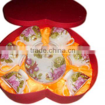 Flower desgin English tea cup and saucer in heart shape box