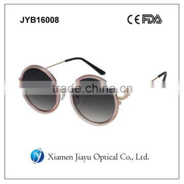 Retro round sunglasses with plastic and metal frame
