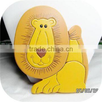 Hot Sell Wood Loin Kids Wall Hanging Toy Handmade And Painted Made in China