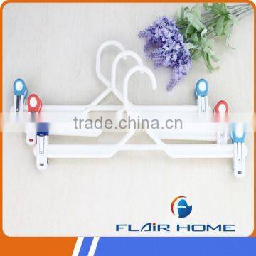 Customized strong plastic clothes hanger with pegs FLH001