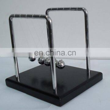 Wooden Base Newtons Cradle With Metal Frame