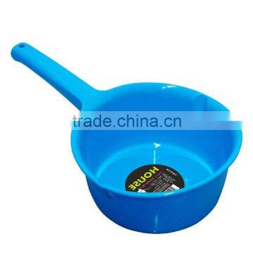 Plastic kitchen/bathroom water ladle with long handle