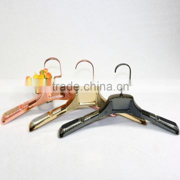 high quality glossy gold plastic clothes hanger for dress display