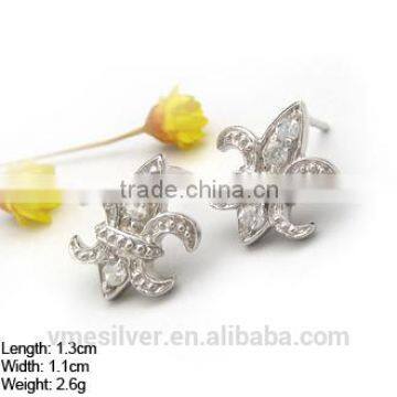 silver ear stud with flower shaped for wedding