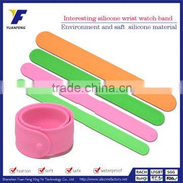 Customized promotion silicone slap snap bracelet