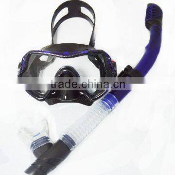 A standard diving mask and snorkel set for adults tempering lens and full dry snorkel