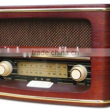 wooden retro AM/FM radio