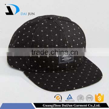 2016 Guangzhou daijun 100% wool dot material black colour plastic buckle flat brim embossed snapback custom black men snap cap