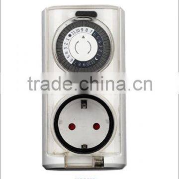 Outdoor mechanical daily timer socket