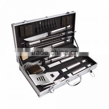 18 Piece Barbecue Tool Set with Aluminum Carrying Case