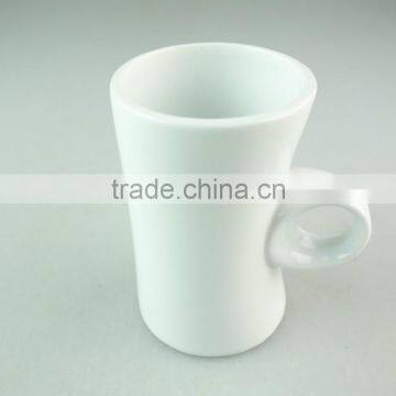 cheap porcelain mug with good shape and handle